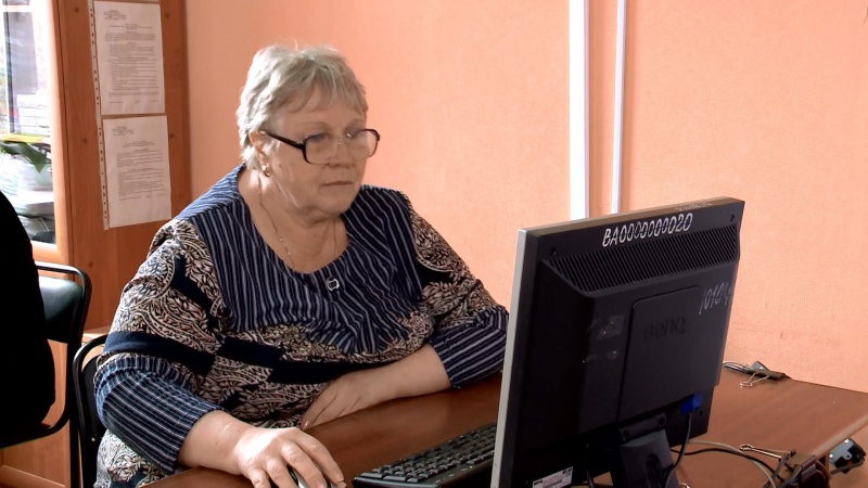 Бабушки и дедушки сели за компьютер